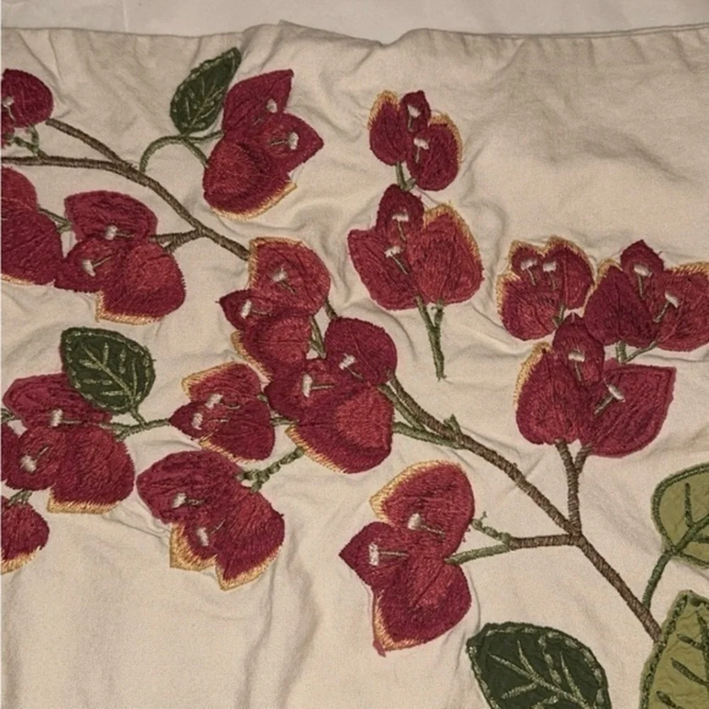 Pottery‎ Barn 100% Cotton Floral Embroidered Lumbar Pillow Cover 16x26